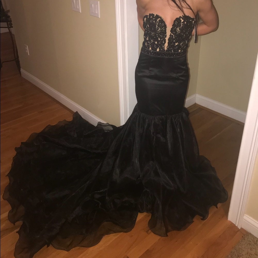 Sherri hill